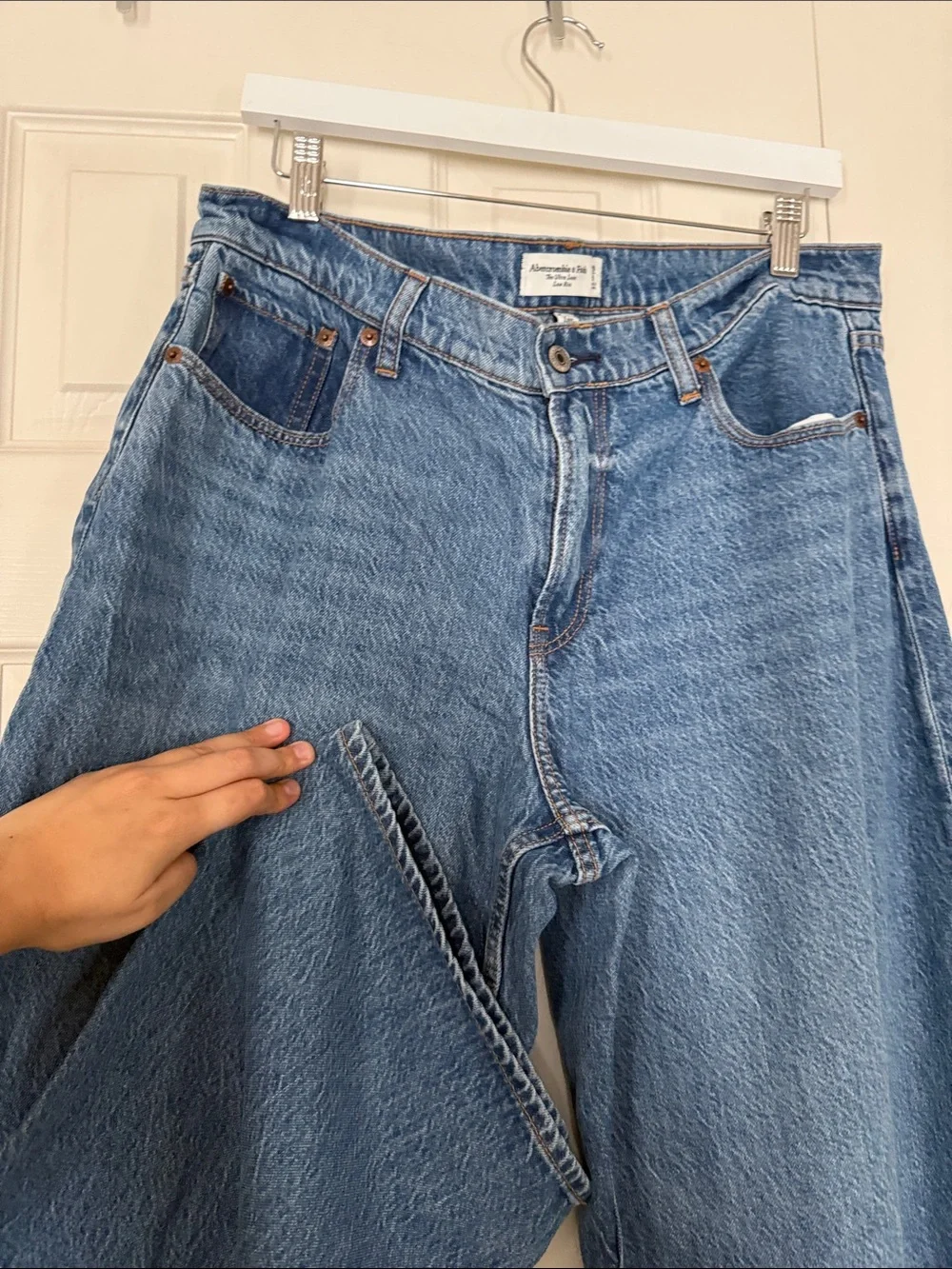 NWT Abercrombie Ultra Loose Low Rise Curve Love Jeans